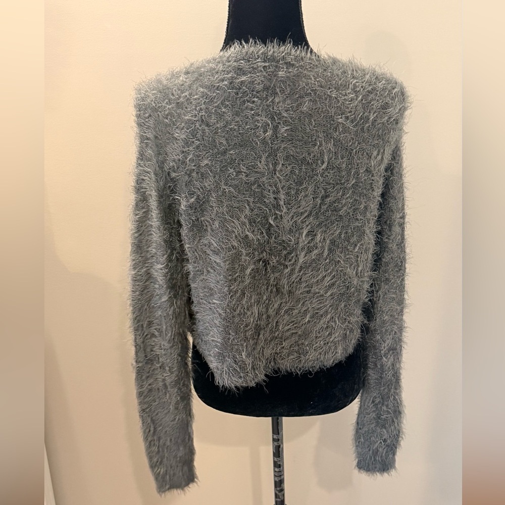Women’s ABERCROMBIE & FITCH soft fuzzy cropped grey sweater- Size small - Picture 2 of 8